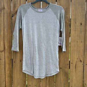 NWT Lularoe Classic T Small